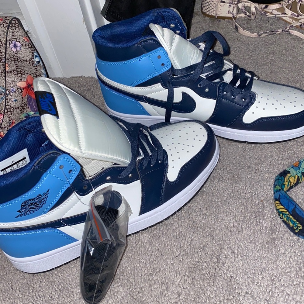 Never worn Nike sneakers
